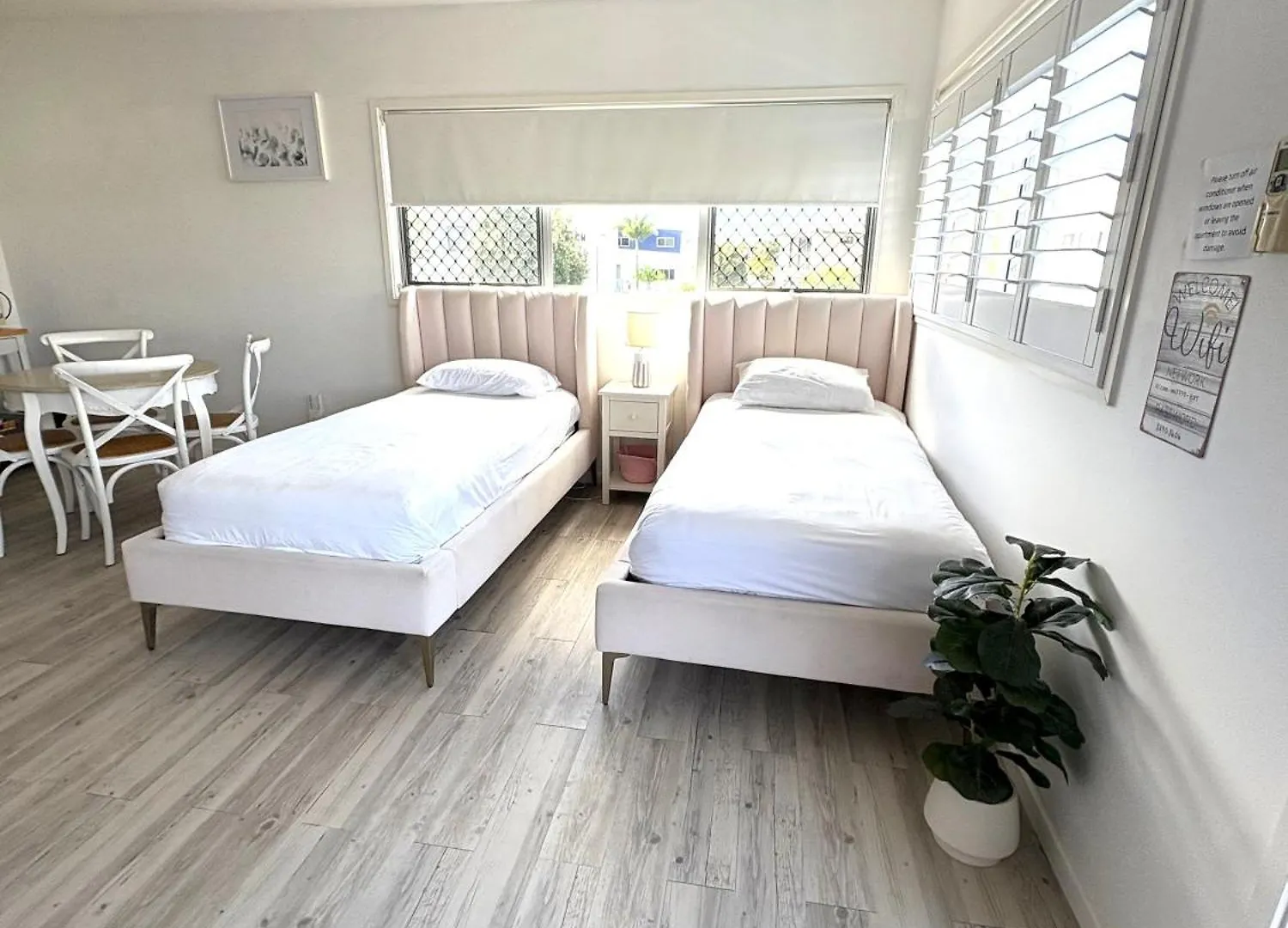 Self Contained Guest House Family Friendly - Sleeps 4 Gold Coast Apartment