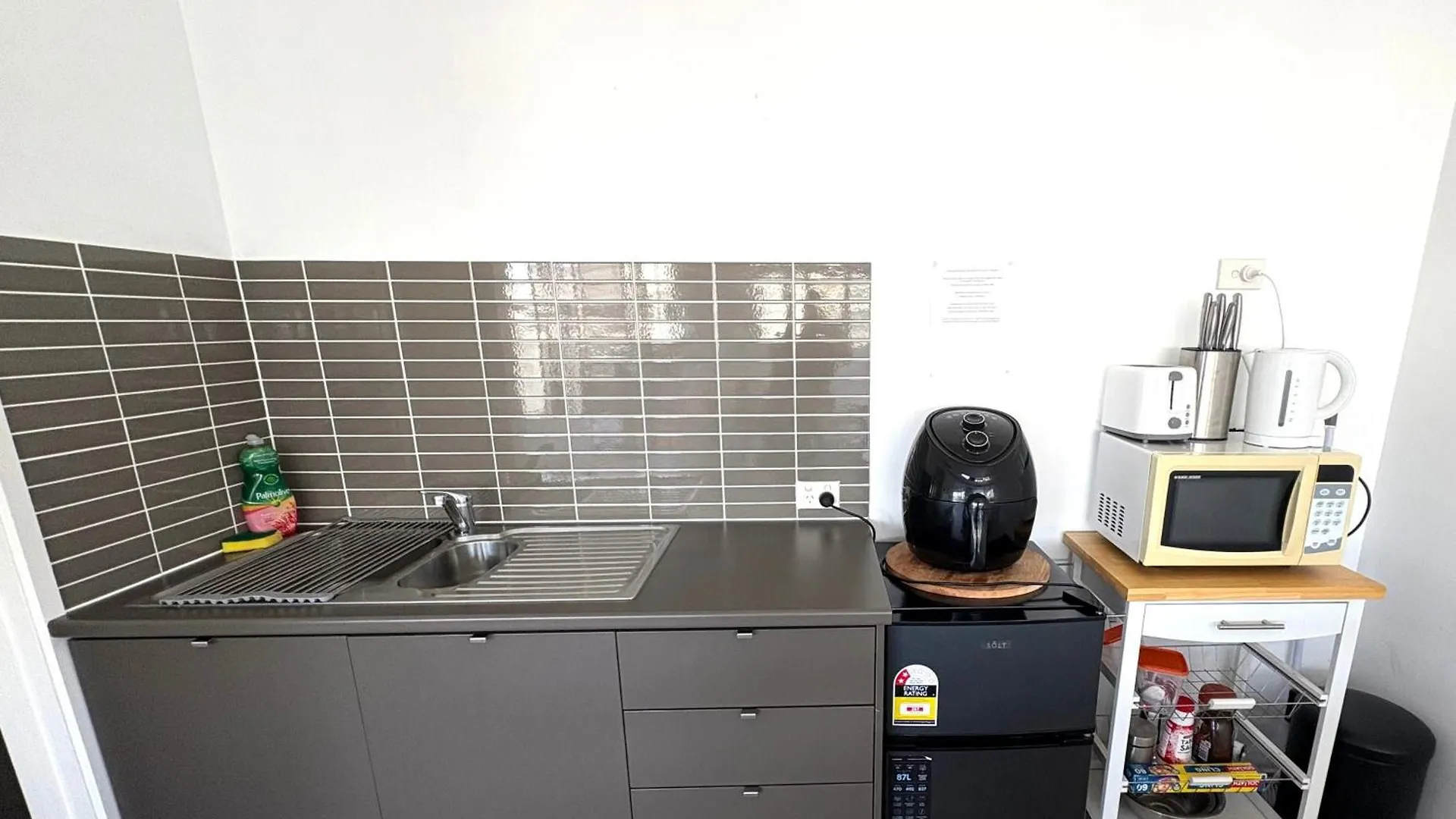 Apartment Self Contained Guest House Family Friendly - Sleeps 4 Gold Coast